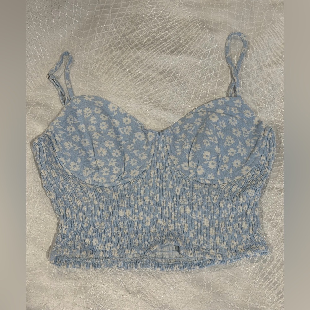 RSQ Light Blue and White Floral Textured Crop Top Size Small